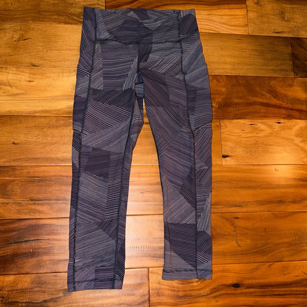 Lululemon Navy Geometric Capri Leggings
Size 4
